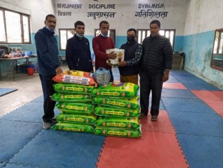 गरीब मजदुरलाई खाना खुवाउन महर्जनको अभियानलाई नेविसंघको सहयोग