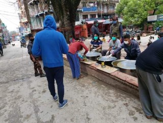 अछामका कांग्रेस नेता शाहले काठमाडौंमा गर्दैछन् राहत र नगद सहयोग