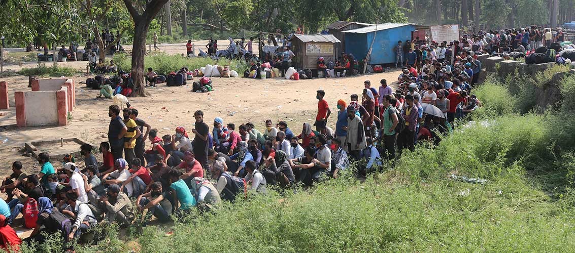 ओली सरकारको निकम्मापन : हजारौं मजदुर नेपाल प्रवेश, चेकजाँच गर्न किट छैन !