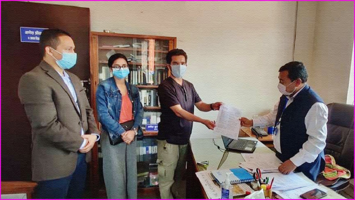 स्वास्थ्यमन्त्री ढकालविरुद्ध इनफ इज इनफका अभियन्ताहरुले हाले अख्तियारमा उजुरी