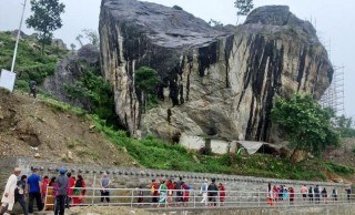 एसियाकै ठूलो ढुंगा नेपालमा, बनाइयो यस्तो