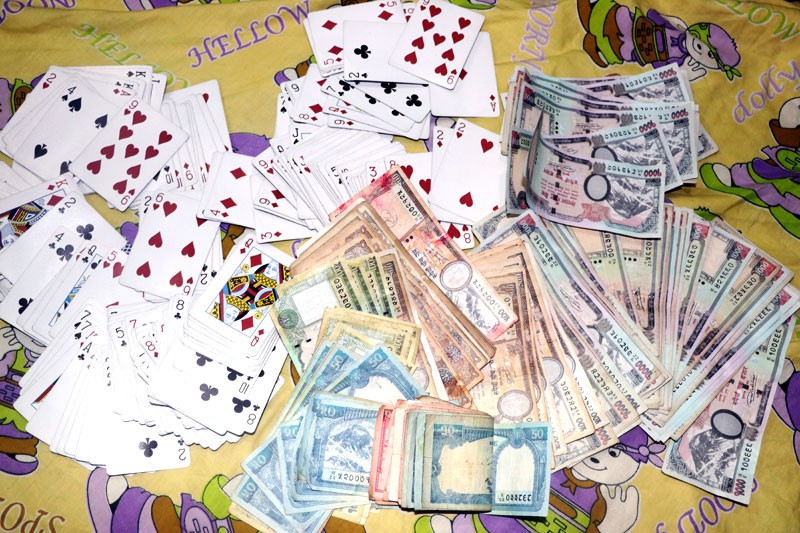 Seven gamblers held with Rs 200 thousand cash and cheque