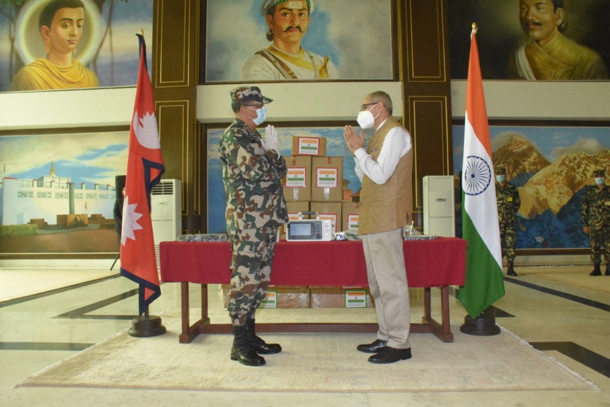 भारत सरकारले  नेपाली सेनालाई  दियो करिब २ करोड भन्दा माथि पर्ने  दश वटा भेन्टिलेटर