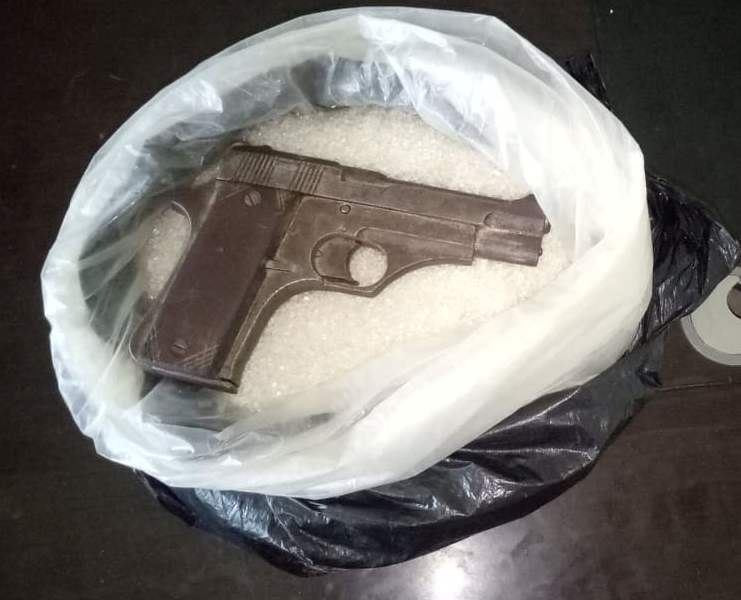  चिनीको झोलाभित्र पेस्तोल, प्रहरी चकित
