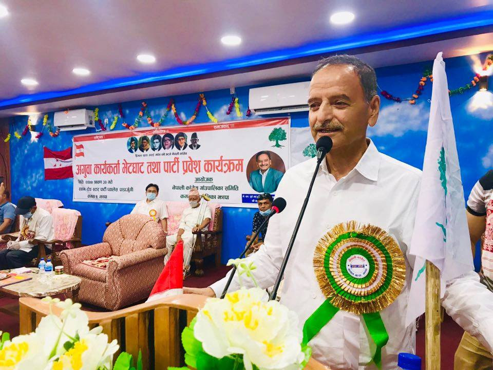 ओलीकै गृहजिल्लामा  नेकपाकाे बेहाल, २ सय बढी काँग्रेस प्रवेश