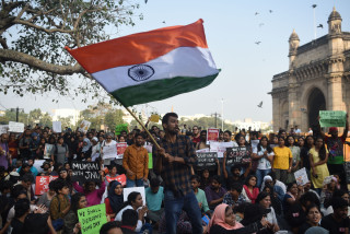 भारतीय झण्डा च्यात्ने युवा गिरफ्तार