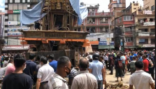 काठमाडौँ उपत्यकामा निषेधाज्ञा जारि भएपनि रातो मछिन्द्र रथ तान्नेको घुइँचो