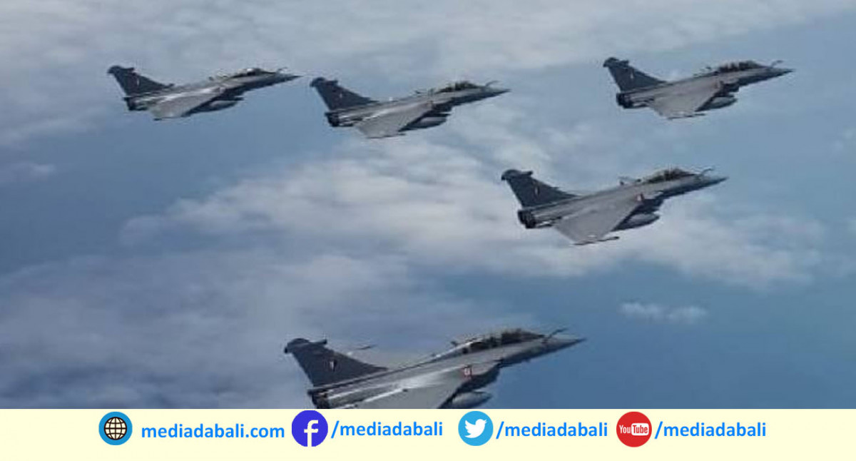 चीनसँग तनाबपछि  भारत शक्तिमान,  वायुसेनासँग पुग्याे राफेल लडाकु विमान
