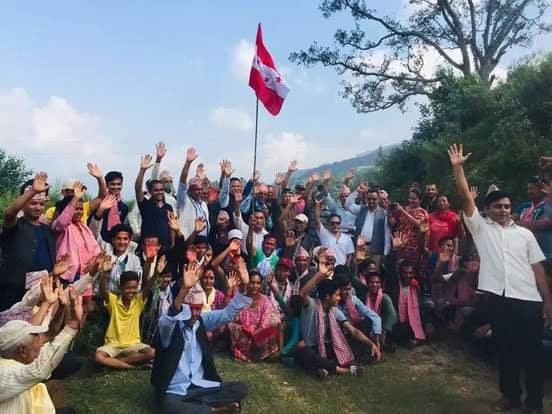 स्याङ्जामा नेकपाका नेताहरुले नेकपा परित्याग गर्दै  कांग्रेस प्रवेश, नेता थापाले गराए प्रवेश