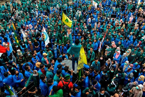 Hundreds arrested as Indonesians protest against new investment bill