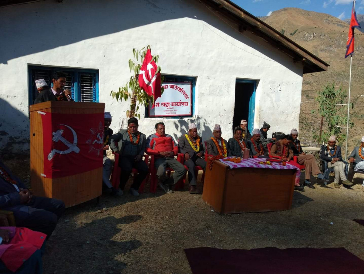 विपन्नलाई गाउँपालिकाकाले उपलब्ध गरायो दशैँ राहत
