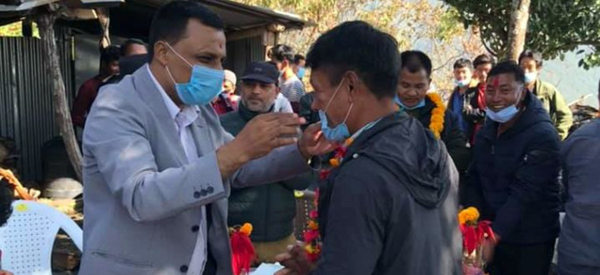 बारपाकमा १६० नेकपाका कार्यकर्ता कांग्रेस प्रवेश, सांसद दवाडीले गरे स्वागत