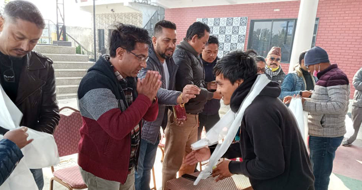 कांग्रेसप्रति जनलहर बढ्दो, १०० बढी कार्यकर्ता पार्टी प्रवेश