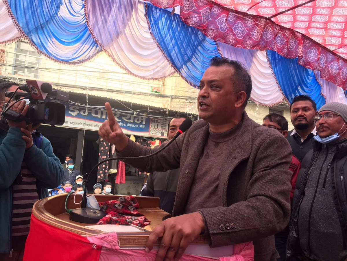 माओवादीका गुरिल्लालाई पैसा बाँड्न लागेपछि गगन फायर, दिए चुनौति