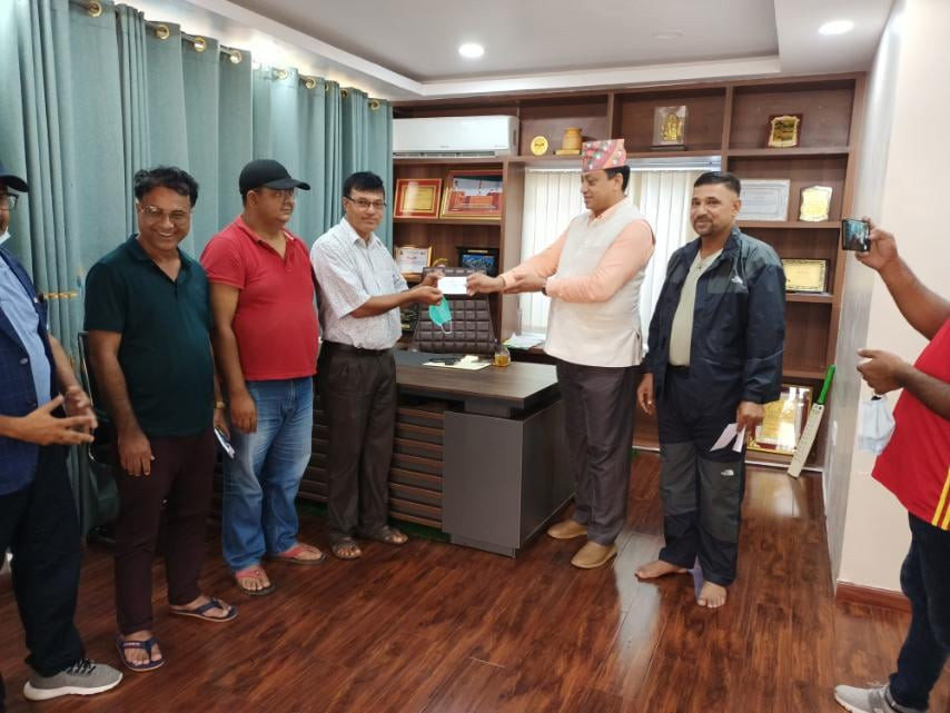 मकवानपुरमा एमालेभित्र ठूलो पहिरो, लोकप्रिय नेताहरू कांग्रेसमा प्रवेश, बानियाँद्वारा स्वागत