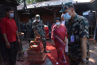 हेलिकप्टरबाट काभ्रे पुगेर राष्ट्रपति भण्डारीद्वारा पलाञ्चोक भगवतीमा पूजाआजा