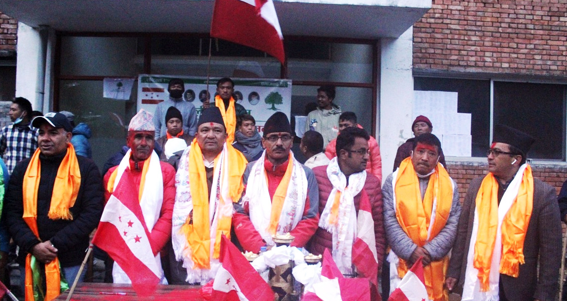 सबै विवादलाई चिर्दै देउवा पक्षीय तामाङ बने सर्वसम्मत जिल्ला सभापति