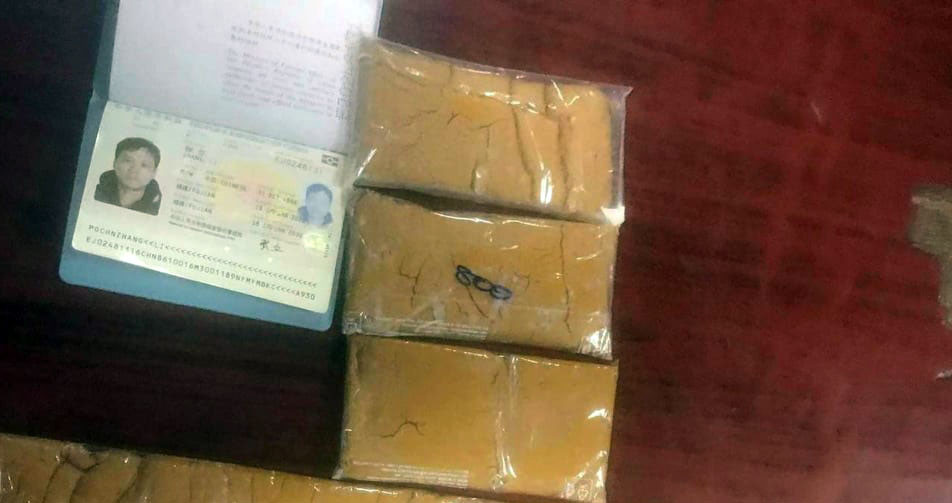 झण्डै ५ किलो सुनसहित एक जना चिनियाँ नागरिक पक्राउ