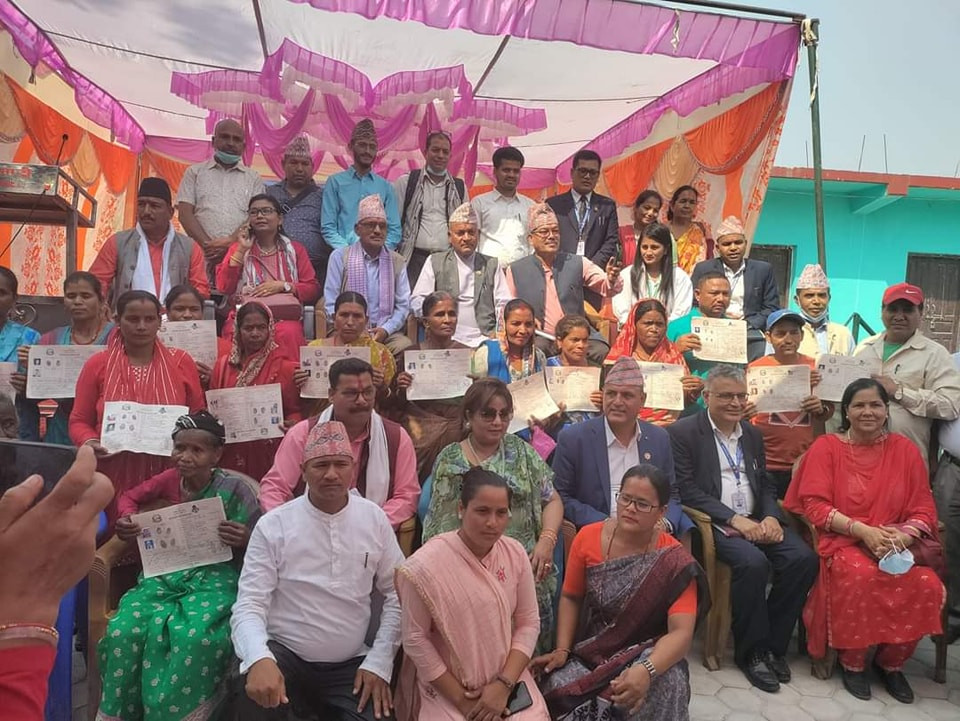 कांग्रेस नेतृ आरजु देउवाले २१ भूमिहीन दलित परिवारलाई बाँडिन् जग्गाधनी पुर्जा