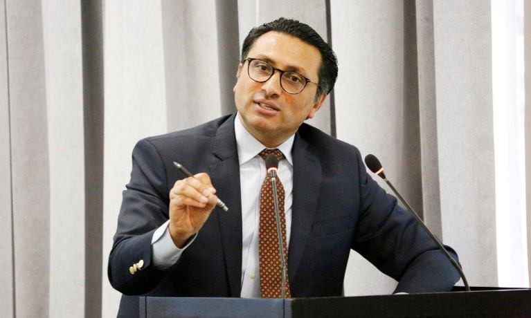 सेनाको संख्या घटाउने विषयमा स्वर्णिमले प्रधानसेनापतिलाई ताने विवादमा