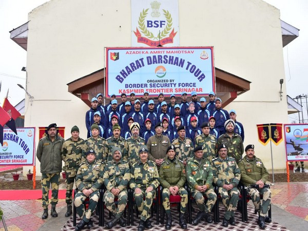 बीएसएफले २९ काश्मिरी विद्यार्थीहरूलाई शैक्षिक-सह-प्रेरणापूर्ण भारत दर्शन भ्रमणमा पठायो
