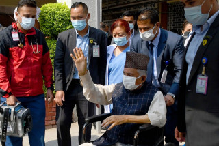 राष्ट्रपति पौडेललाई उपचारका लागि दिल्ली लगियो