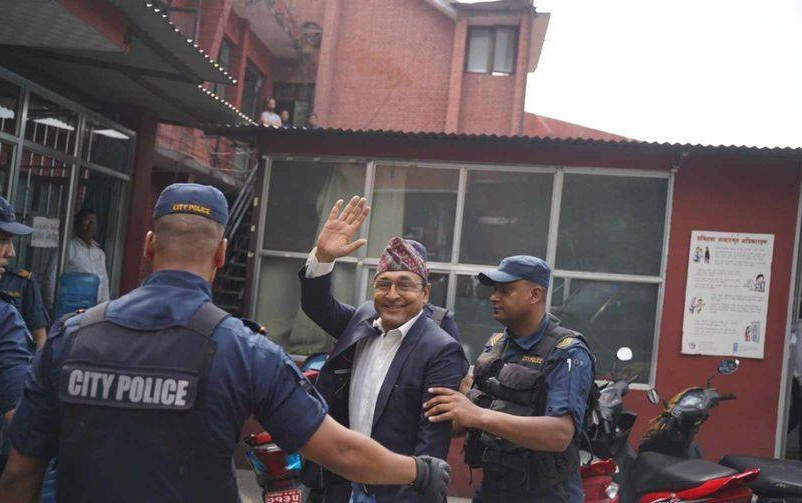 ठगीकाण्डका आरोपी टोपबहादुर हाँस्दै पुगे बयान दिन
