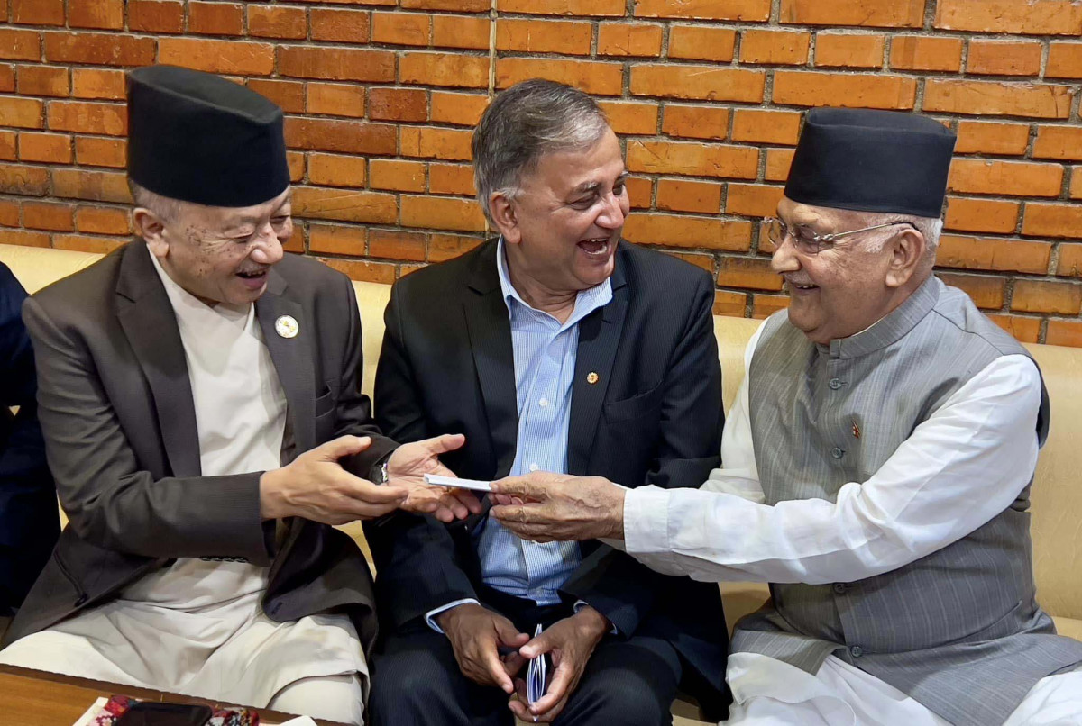 ओलीको निजी सचिवालयले गलत सूचना दिएपछि एमालेमा दुईजना कार्यबाहक अध्यक्ष