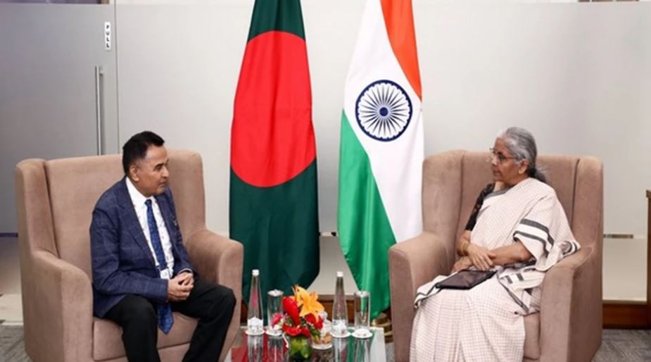 भारतीय वित्तमन्त्रीले भेटिन् बंगलादेशी समकक्षी, द्विपक्षीय मुद्दाहरूमा छलफल