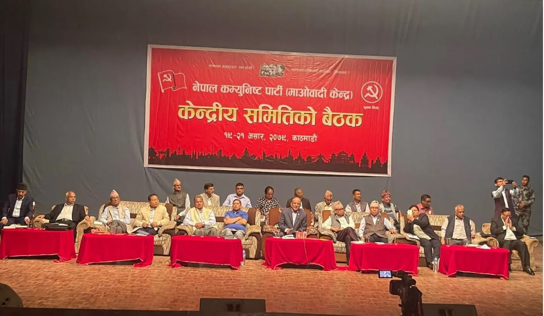 एकअर्कालाई निर्वस्त्र पारेपछि बैठकमा कसरी बस्लान् माओवादी नेता ?