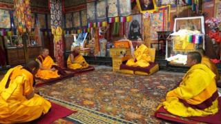 तिब्बतमा धार्मिक स्वतन्त्रतामाथि आक्रमणको बीच पञ्चेन लामाले अध्यादेश समारोहको अध्यक्ष 