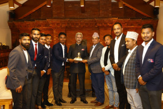 भारतीय विदेशमन्त्रीले भेटे नेपालका क्रिकेटर