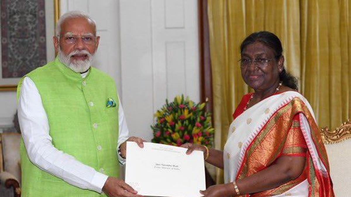 भारतीय प्रधानमन्त्री मोदीले दिए राजीनामा, तेस्रोपटक सरकार बनाउने कसरत
