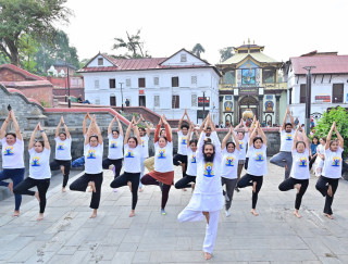 अन्तर्राष्ट्रिय योग दिवस मनाउन भारतीय राजदूतावासले पोखरामा गर्यो योग प्रदर्शन