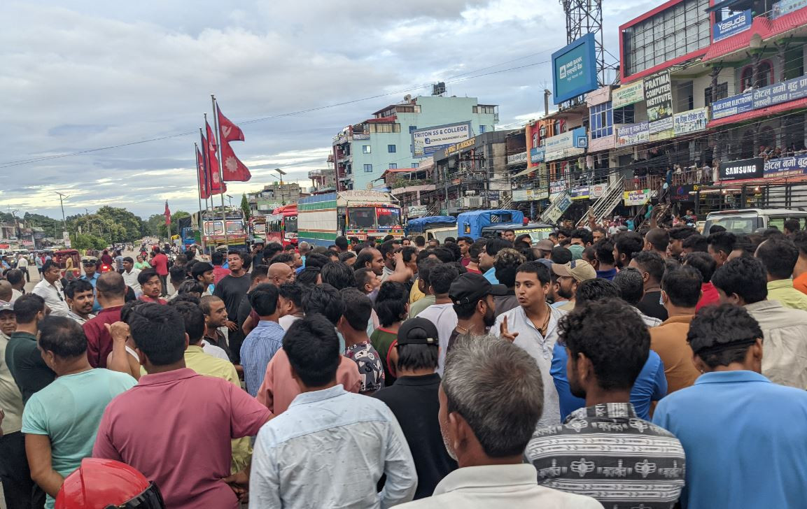 विधुत पटकपटक अवरुद्ध भएपछि पुर्व-पश्चिम राजमार्गमा चक्काजाम