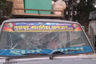 पात्लेखेतमा  टाटा सुमो  तोडफोड