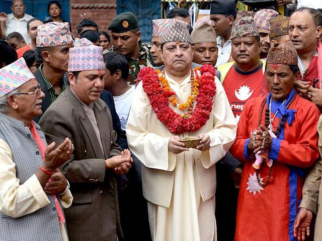 जबरजस्ती नर्गन पूर्वराजालाई दलहरूको आग्रह