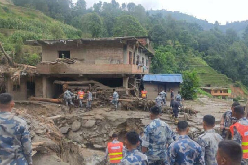 बिमचना खोलामा आएको बाढीले बगाउँदा एक महिला बेपत्ता