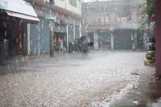मनसुनी वर्षाले एक दर्जन भन्दा बढी सडकखण्ड प्रभावित, यात्रामा सावधानी अपनाउन अनुरोध