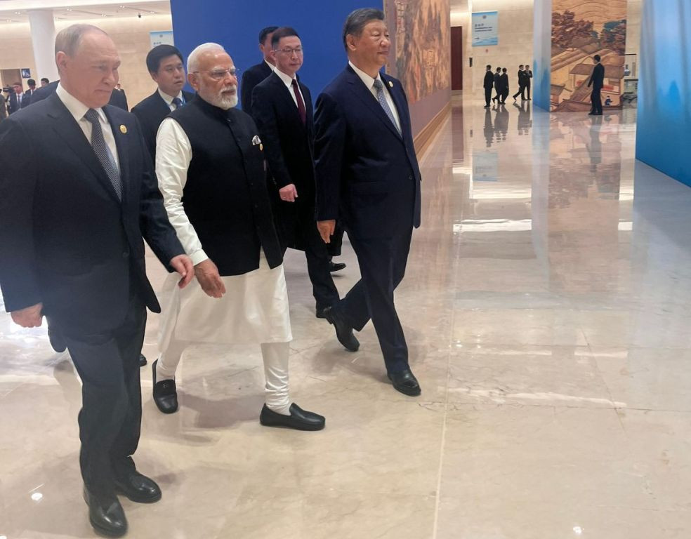 चीनमा पुटिन, सी र मोदीबीच भेटवार्ता
