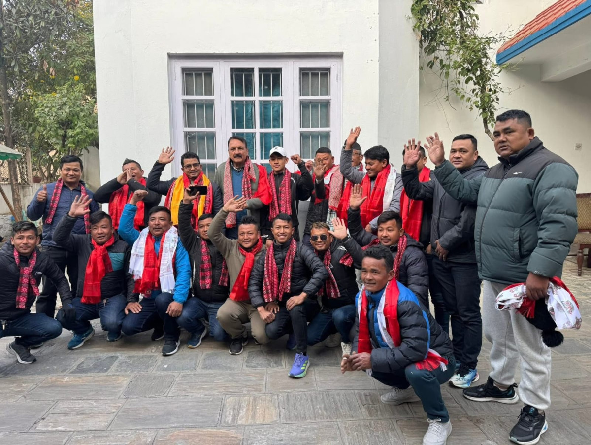 नुवाकोट–१ मा डा. महतको पक्षमा युवाहरूको लहर, नेकपाका दर्जनौं कार्यकर्ता कांग्रेसमा प्रवेश
