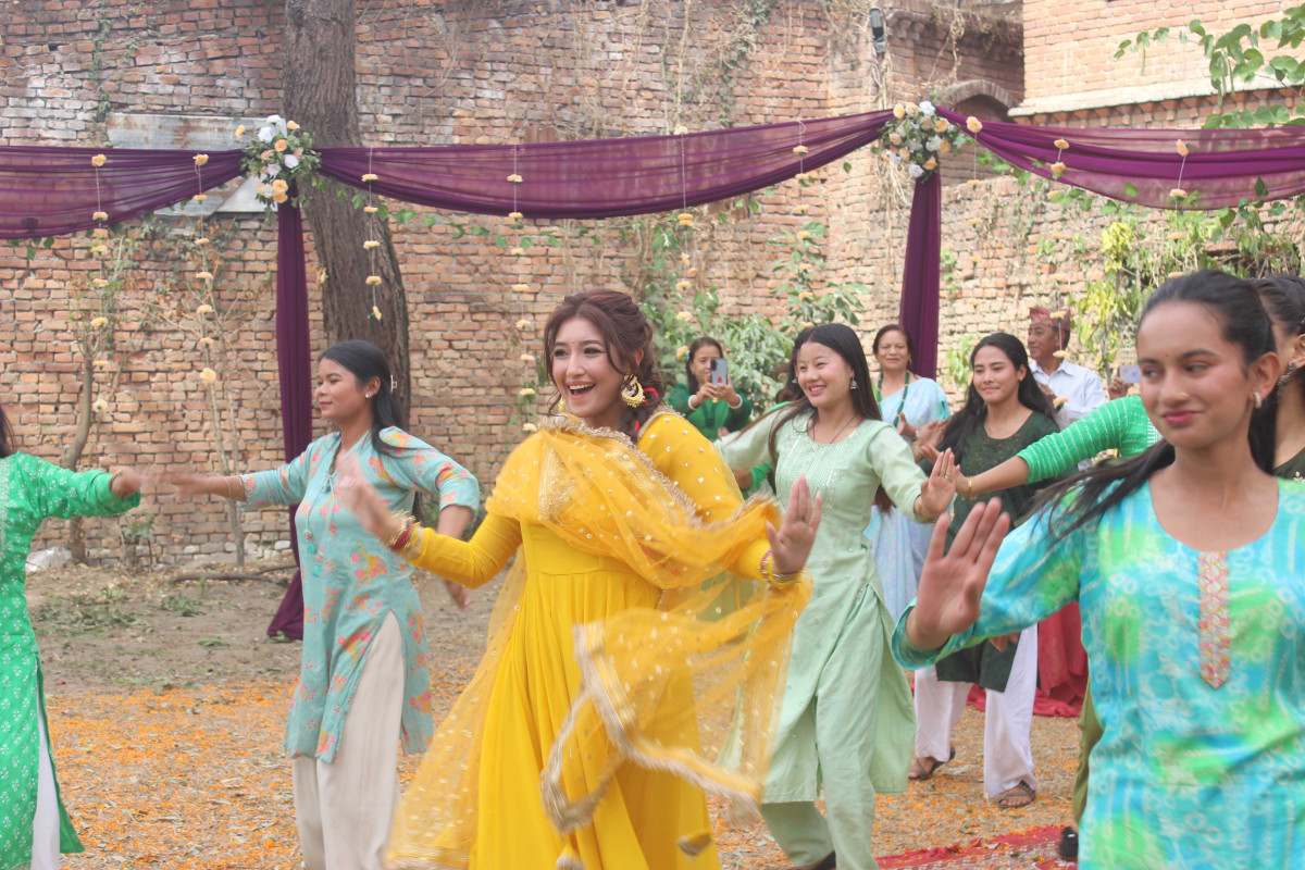 चलचित्र ‘एक मुठ्ठी बादल’को गीत ‘रेल घुम्यो घुम्तीमा’ सार्वजनिक