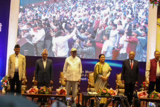 एउटै मञ्चमा देखिए ओली, प्रचण्ड, माधव र झलनाथ खनाल