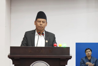 ‘हाइवे एक्सप्रेस’मा गुडिरहेको सरकारको गाडी ‘अटो ड्राइभ’मा त छैन ?’