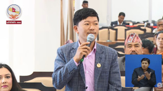 ‘ढुंगा बोल्छ, मान्छे बोल्दैन’ भन्दै प्रधानमन्त्रीमाथि सांसद राईको आक्रोश