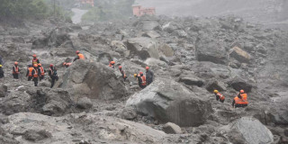 भोटेकोशी बाढी: कोहलपुरका दुई युवाको निधनले लोकनगर बस्ती शोकमा, नगरपालिकाद्वारा राहत तथा उद्धारको घोषणा